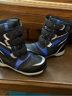 Totes Black/Blue Boys Kids Winter Snow Boots Size 6 Hook Loop Closures Insulated